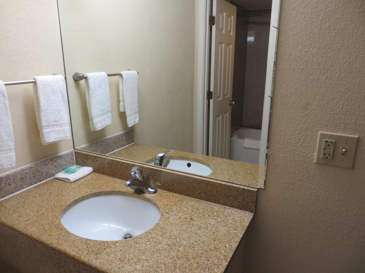 קוקואה Budget Inn מראה חיצוני תמונה