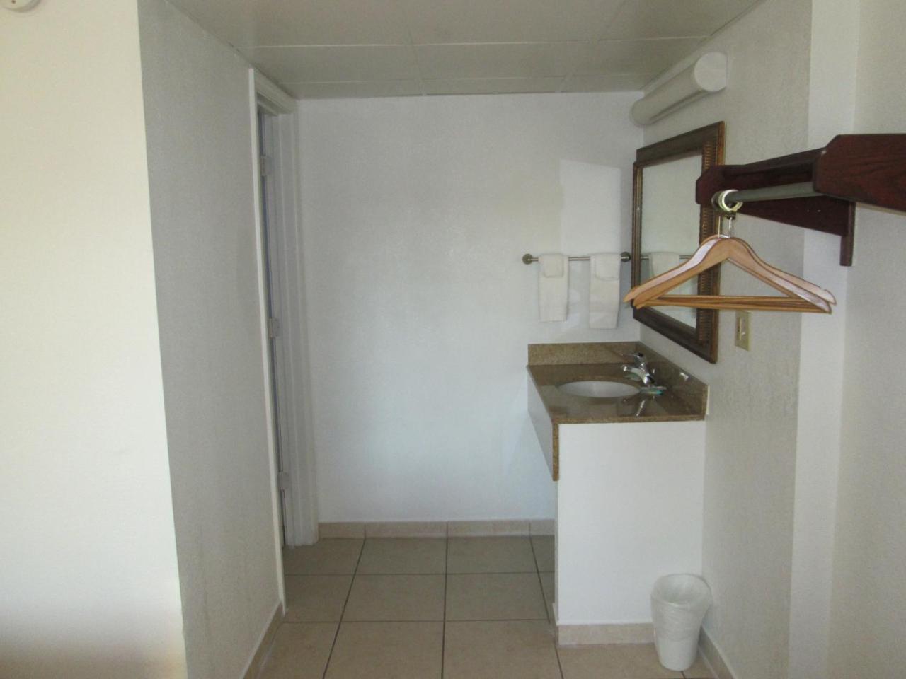 קוקואה Budget Inn מראה חיצוני תמונה